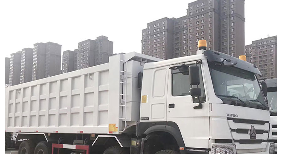 HOWO 自卸 8x4 白 -400 改版新车 2025415_03 HOWO 自卸