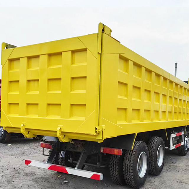 Используемый Sinotruk HOWO EURO3 DIESEL 371HP 8*4 DIMPPER TRAPPOR