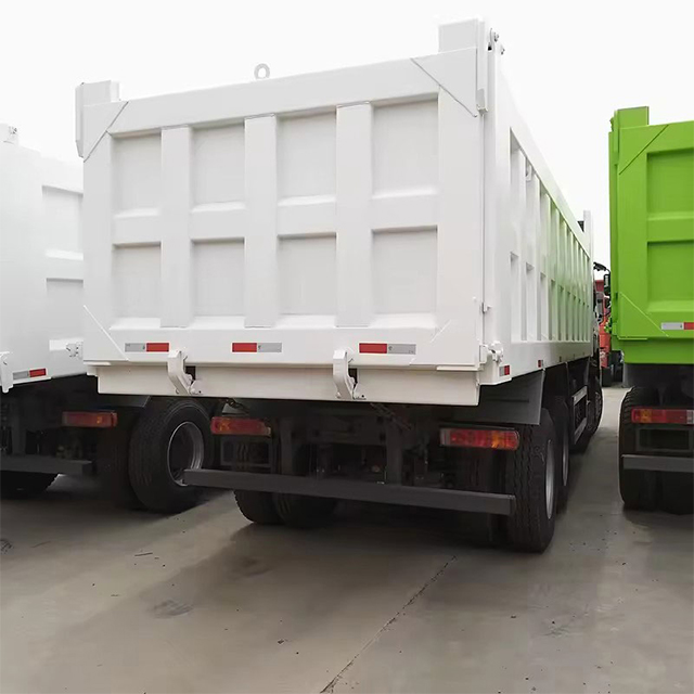Новая низкая цена Sinotruk HOWO LHD/RHD 400HP 8x4 Dumper Truck